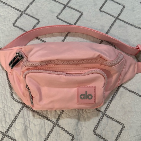 NWOT ALO Yoga Light Pink Belt Bag- plastic on zipper pulls & adjustable piece. - Picture 2 of 8